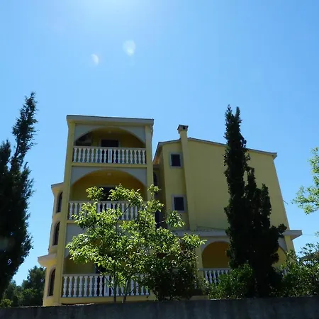 Ana Starigrad Paklenica